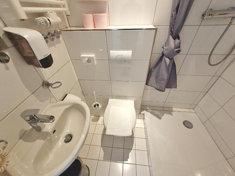 Deluxe Double or Twin Room image 4