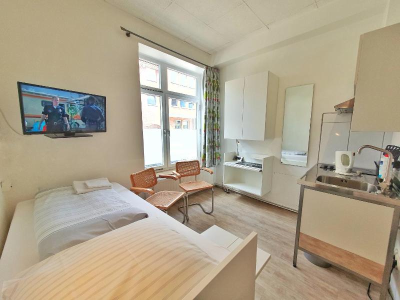 Deluxe Double or Twin Room image 3