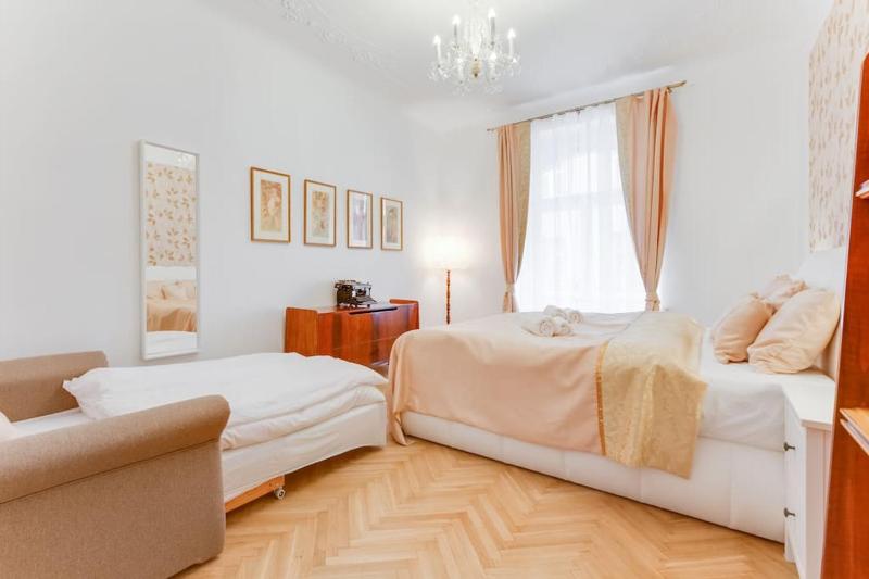 Prague Days - Three-bedroom Apartment with Balcony - image 2