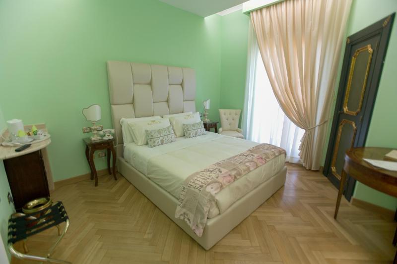 Deluxe Double Room with Balcony image 3