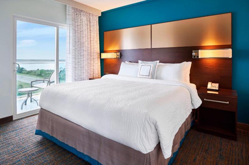 One-Bedroom King Suite image 3