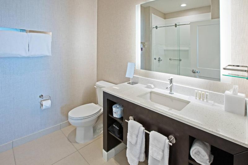One-Bedroom Suite with Two Queen Beds and Sofa Bed image 3