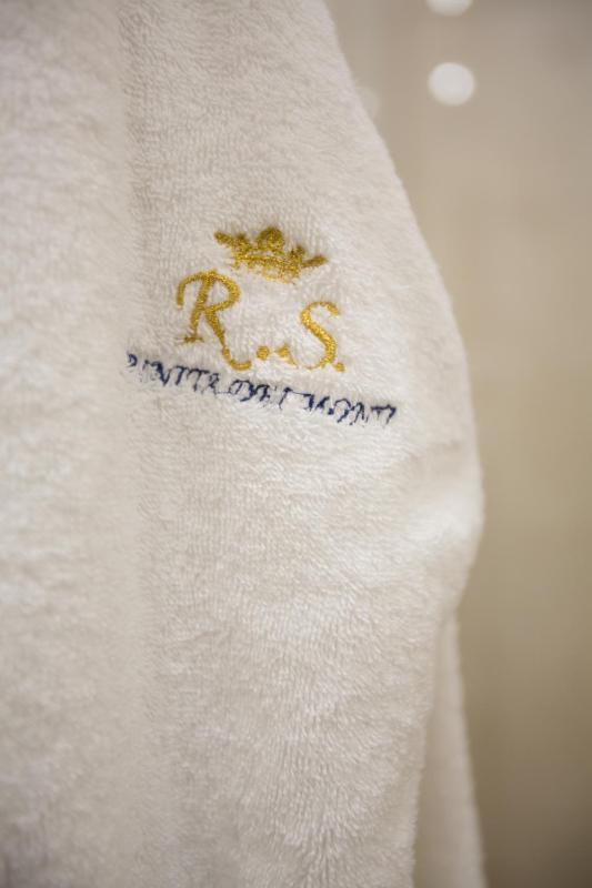 Deluxe Double Room image 4