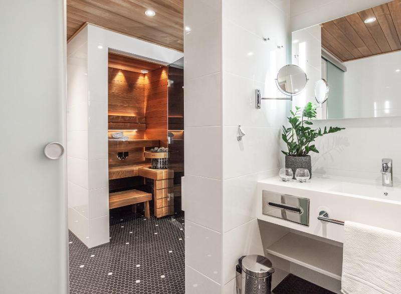 Suite with Sauna image 3