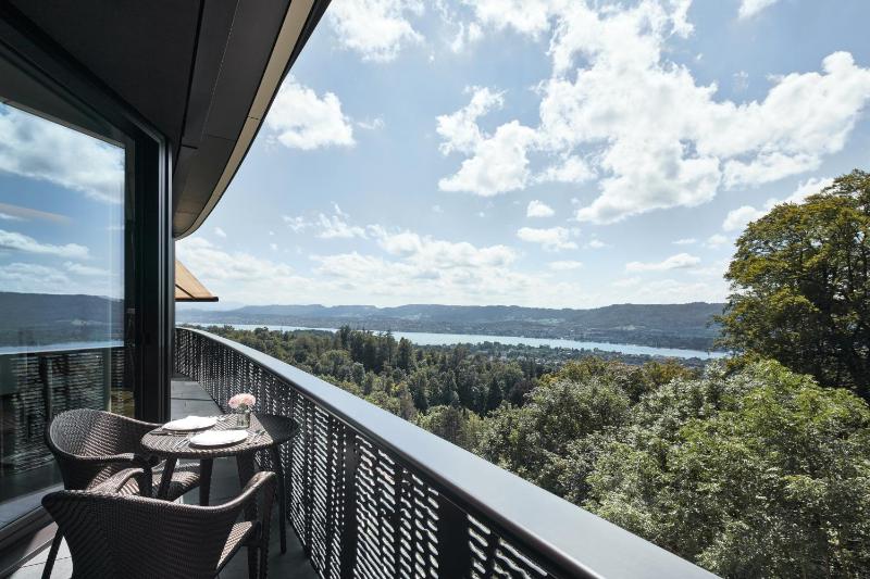 Deluxe Junior Suite with Balcony and Lake View image 3