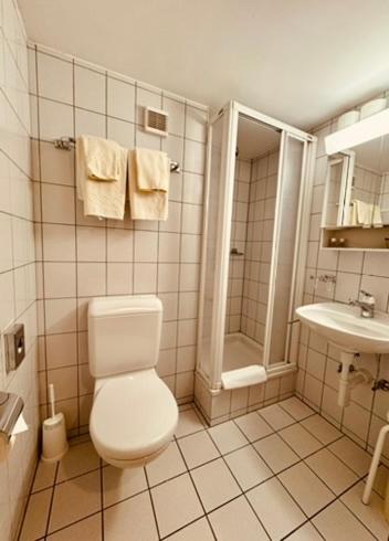 Economy Double or Twin Room image 2