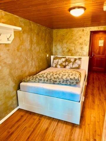 Economy Double or Twin Room image 1