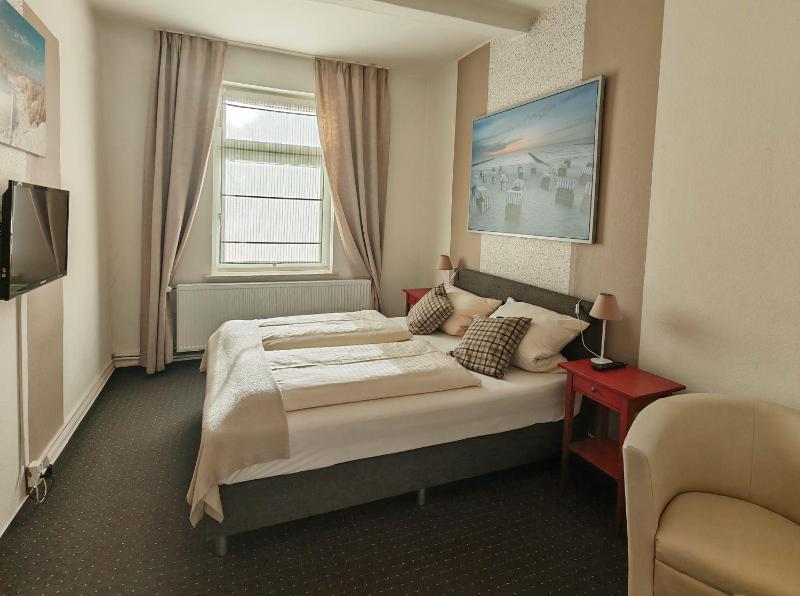 Hotel Schweizerhaus - image 2