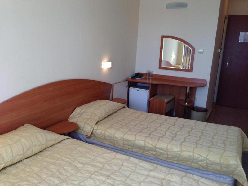 Twin Room image 2