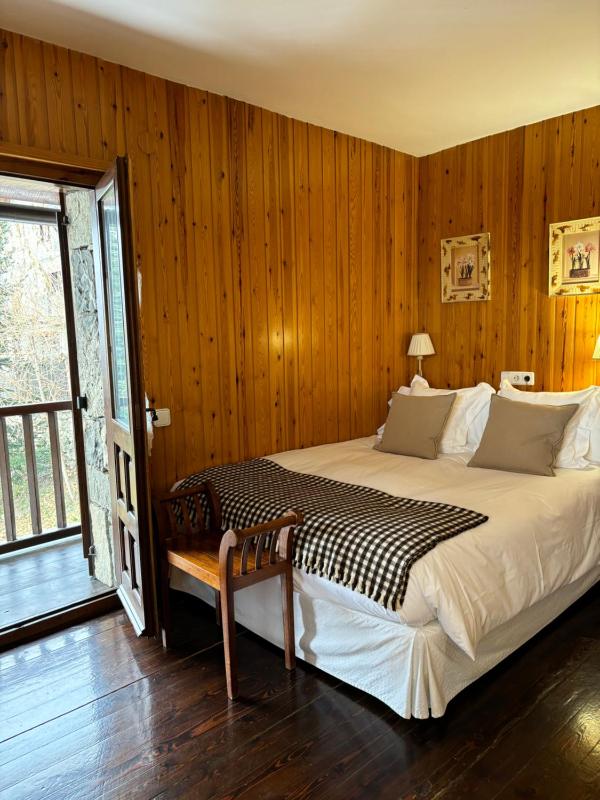 Double Room with Balcony image 1