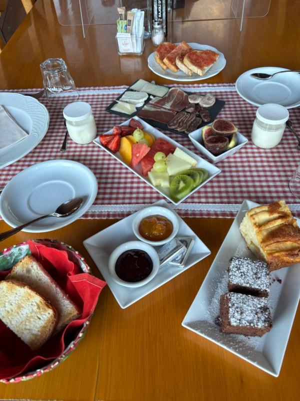 Queen Room with Balcony image 3