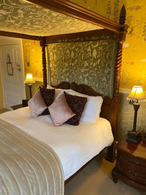 Langtry Manor Hotel - image 49