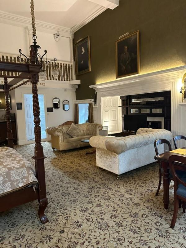 Langtry Manor Hotel - image 27