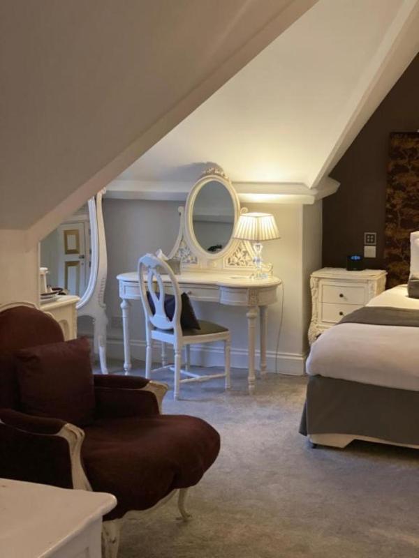 Langtry Manor Hotel - image 29