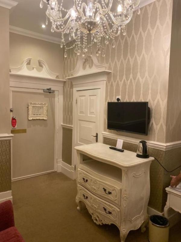 Langtry Manor Hotel - image 11