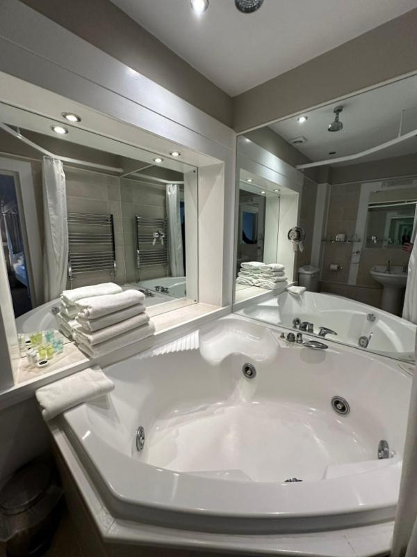 Langtry Manor Hotel - image 15