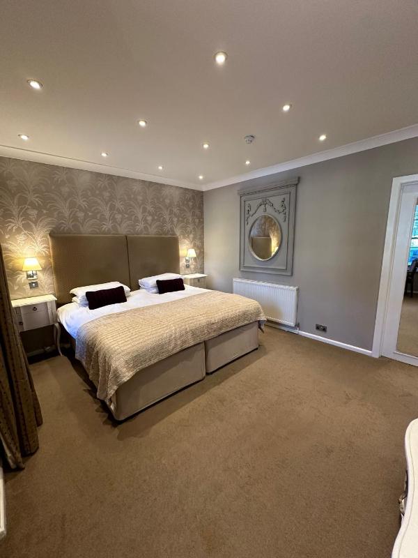 Langtry Manor Hotel - image 39