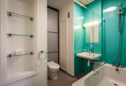 Twin Room with Private Bathroom image 1