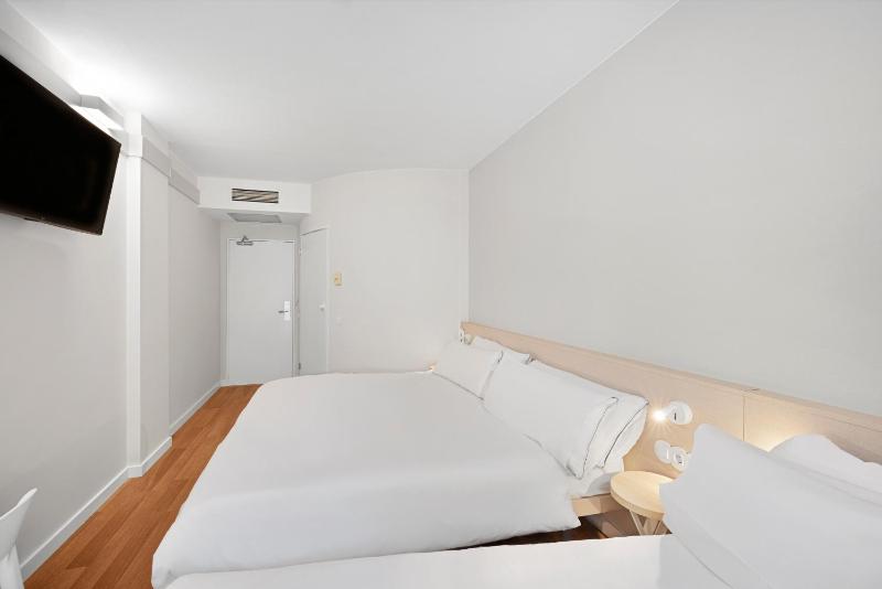 Family Room image 4