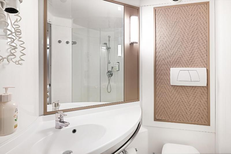 Double Room image 1