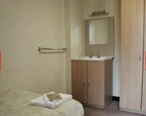 Basic Single Room with Shared Bathroom image 3