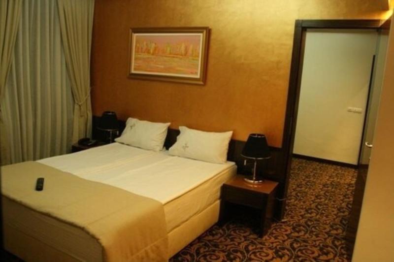 Deluxe Double Room image 1