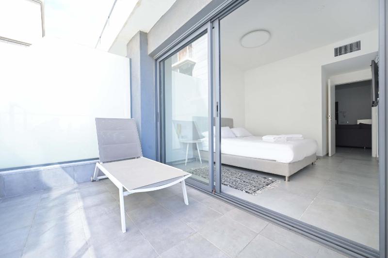 Modern 3 BR Penthouse with Jacuzzi in Rothschild Blvd by HolyGuest - image 11