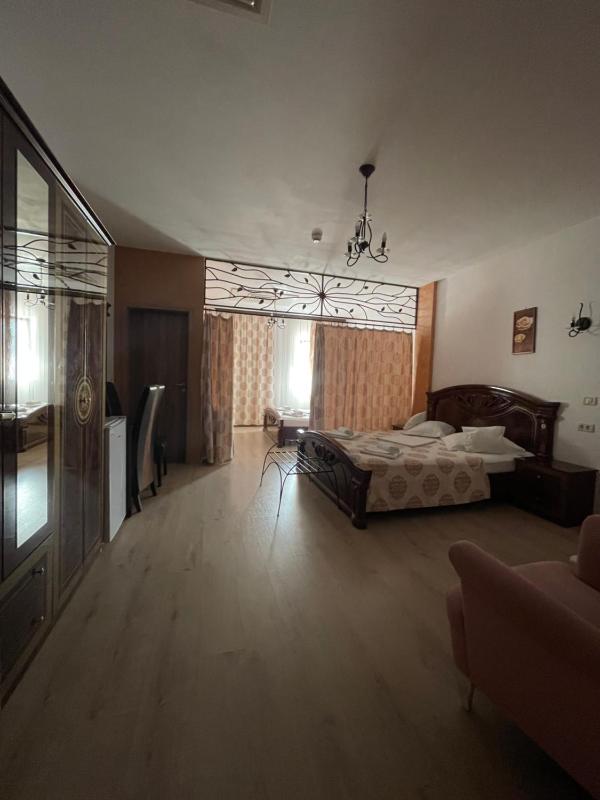 Deluxe Family Room image 3