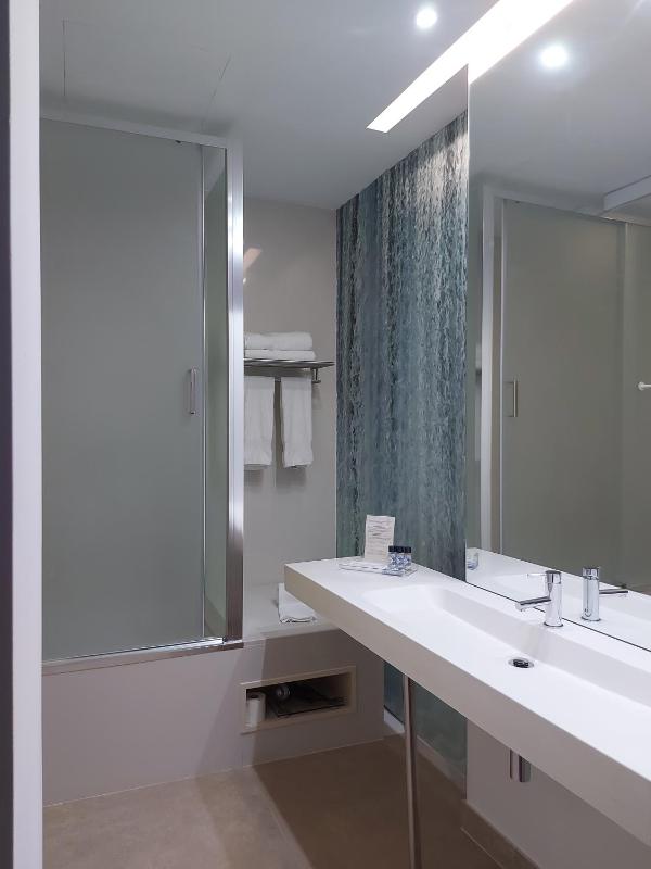 Deluxe Double Room image 3