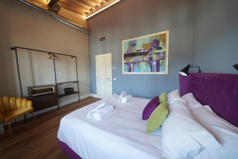 Sant'Agostino Luxury Apartment by Mamo Florence - image 7
