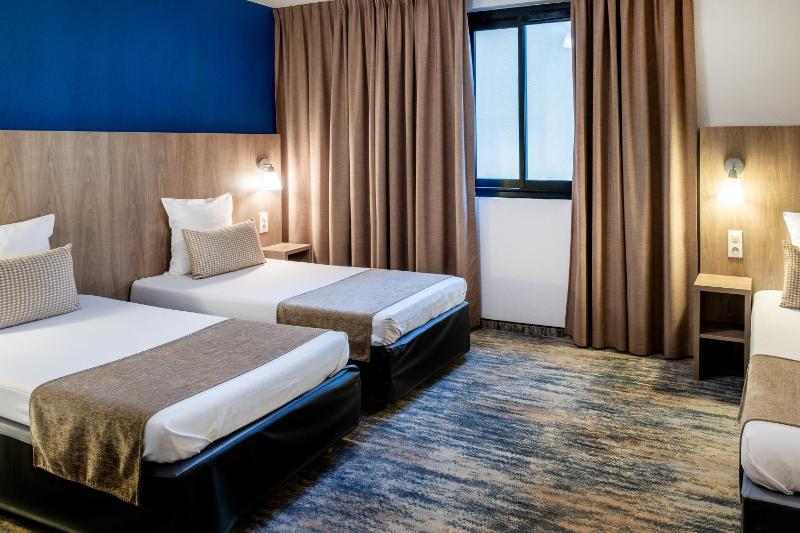 Standard Triple Room image 3