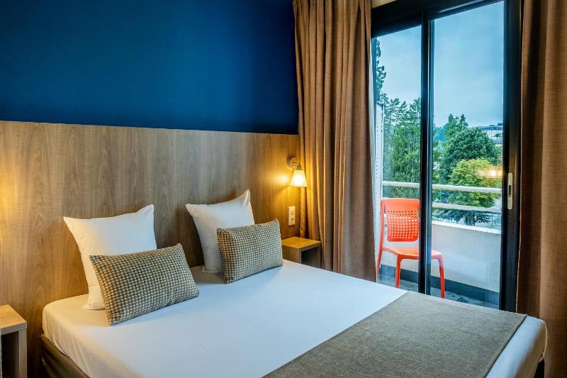 Double Room with Balcony image 1