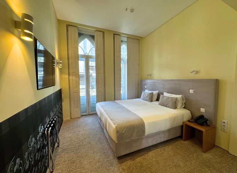 Superior Double or Twin Room image 4