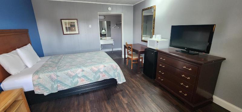 Queen Room image 4