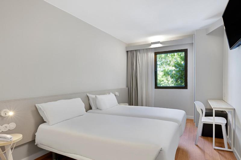 Double Room with Two Double Beds image 4
