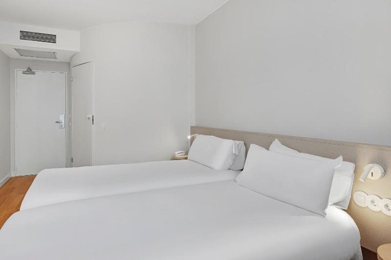 Basic Triple Room image 4