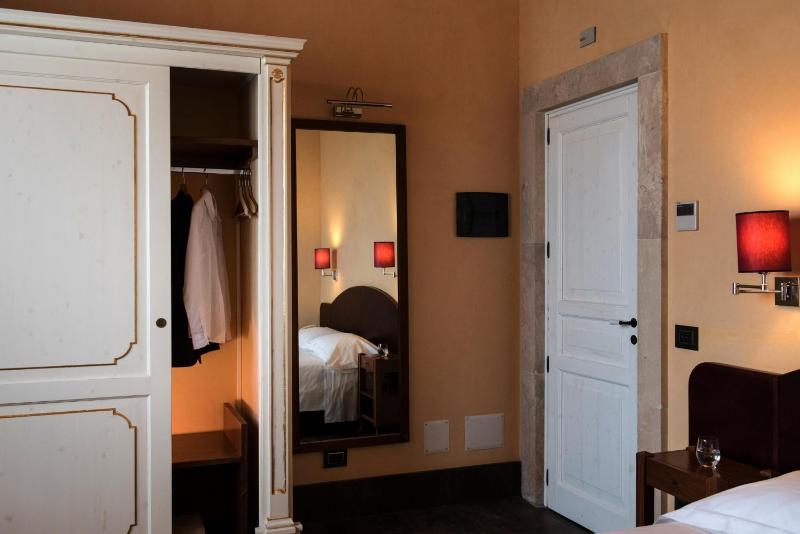 Double or Twin Room image 3