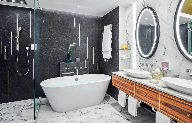 Deluxe Junior Suite image 3