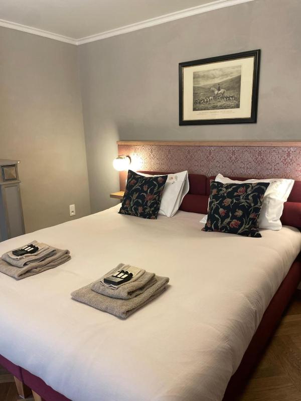 Double Room image 1
