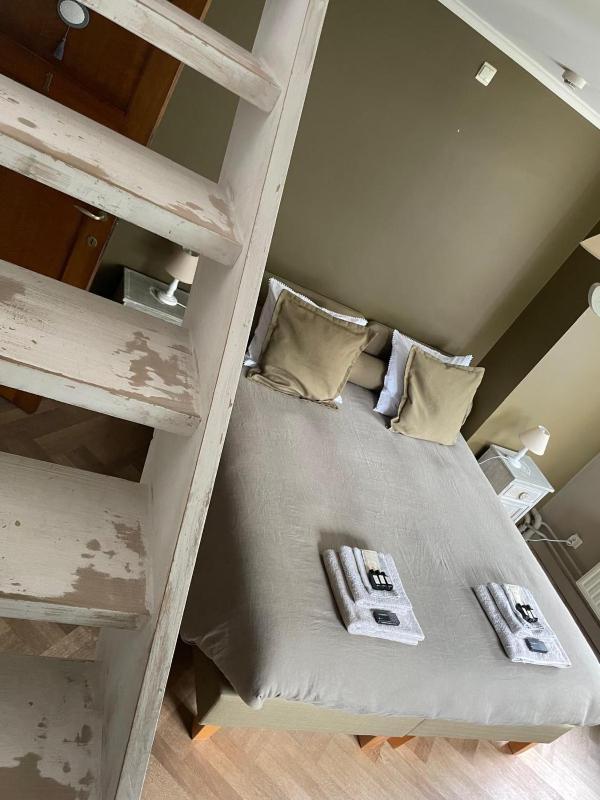 Double Room image 4