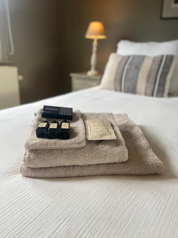 Double Room image 2