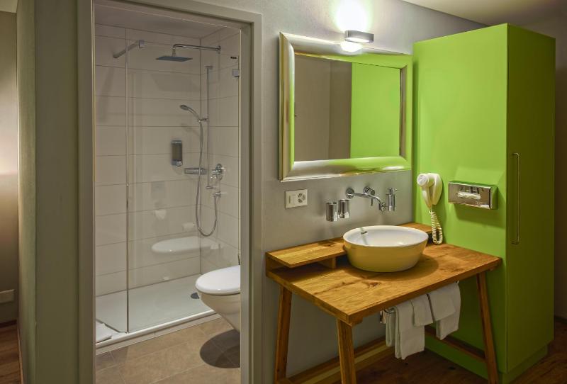 Deluxe Triple Room image 4