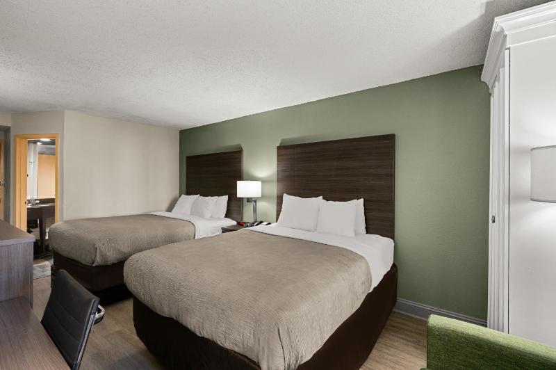 Queen Room with Two Queen Beds - Non-Smoking image 2