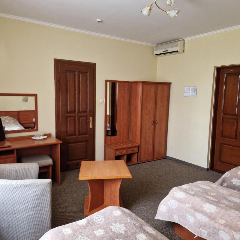 Classic Triple Room image 2