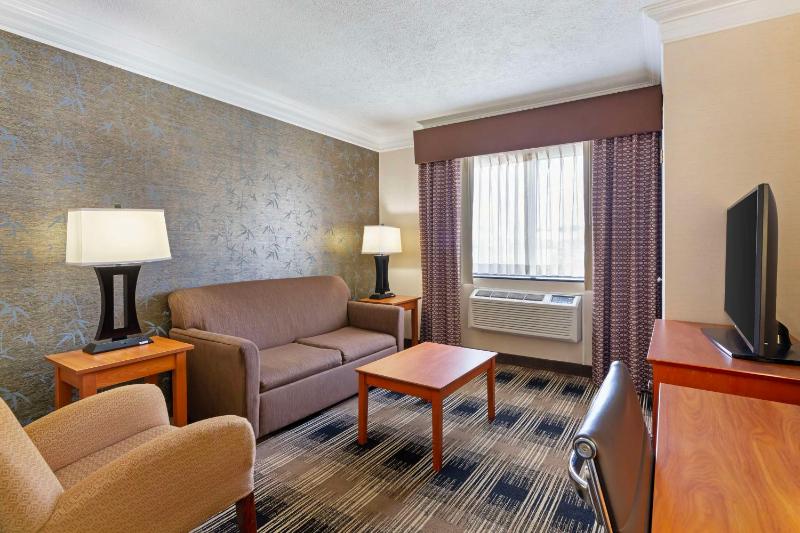 Executive King Room with Sofa Bed - Non-Smoking image 1