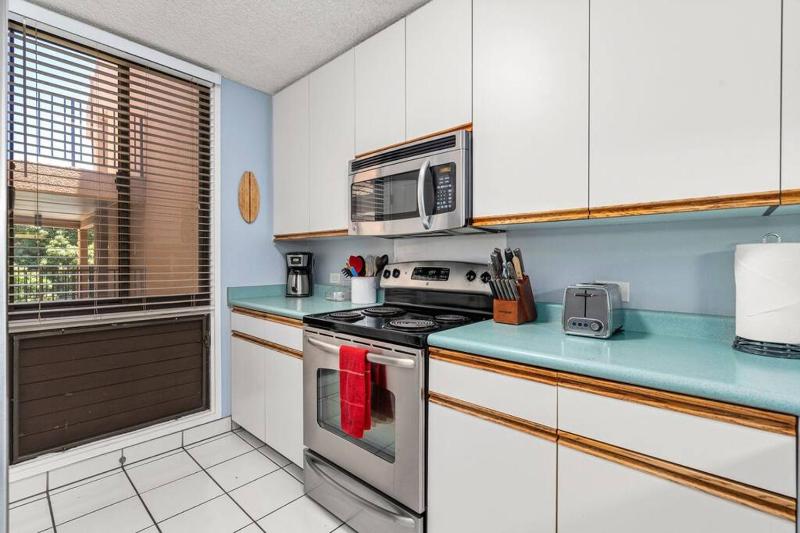 Rear Ocean View 2 Bedroom Single Level Condo at Kamaole Sands 9-305 - image 19