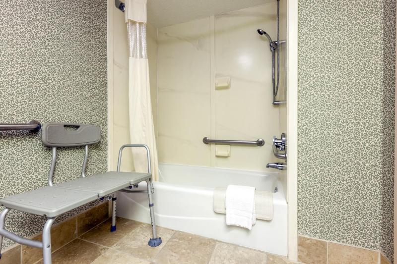 1 Double Bed, Mobility Accessible Room, Bathtub w/ Grab Bars, Non-Smoking image 2