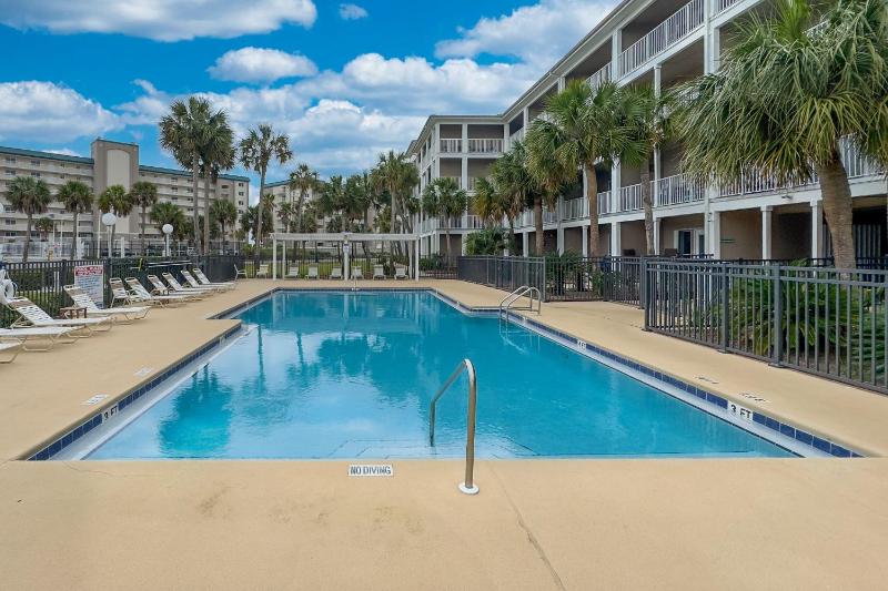 Sea-Esta - Easy Walk to the Beach + Balcony with Pool Views - image 3