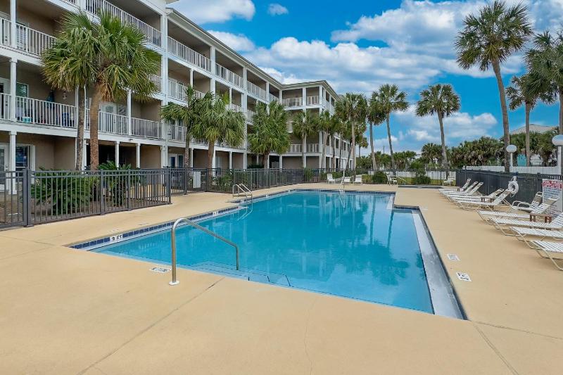 Sea-Esta - Easy Walk to the Beach + Balcony with Pool Views - image 34