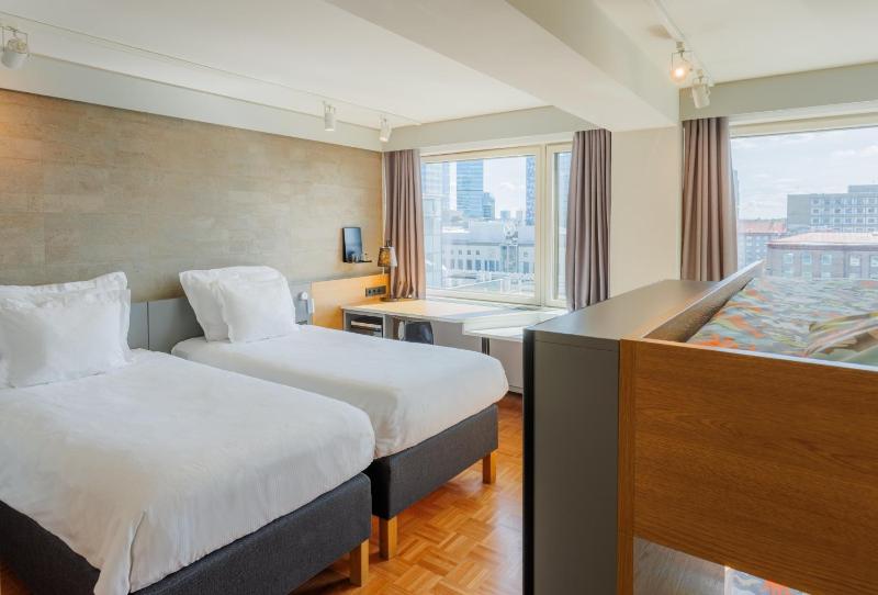 Standard Twin Room image 3